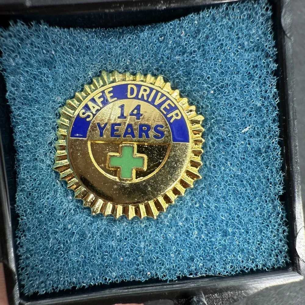 NATIONAL SAFETY COUNCIL 14 YEAR SAFE DRIVER AWARD Trucker Pinback Pin